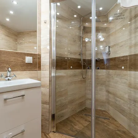 Appartamento Naparstek Z Jacuzzi Dla 4 Osob I Parkingiem By Spaceapart *